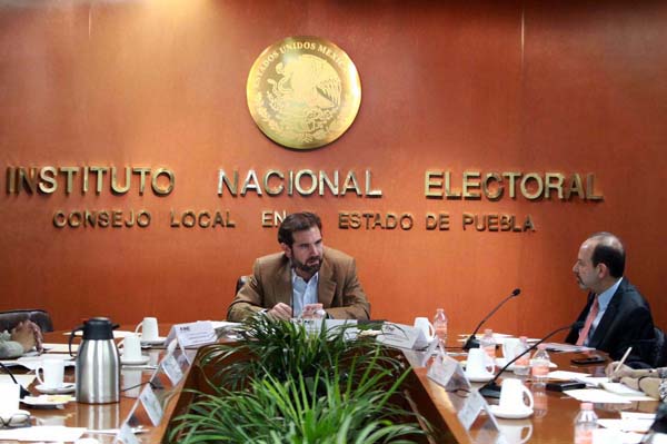 Consejero Presidente del INE Lorenzo Córdova Vianello  y el Vocal Ejecutivo de Puebla Marcos Rodríguez del Castillo.