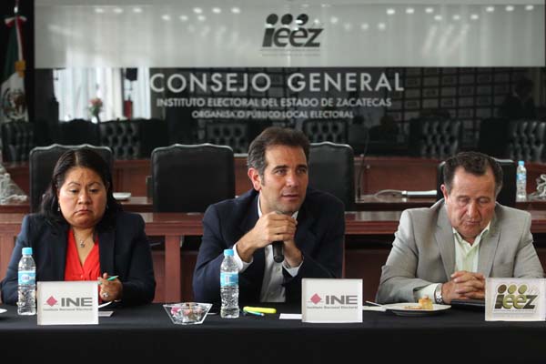 Vocal Ejecutiva María del Refugio García López, Consejero Presidente del INE Lorenzo Córdova Vianello y el Consejero Presidente del IEEZ José Virgilio Rivera.