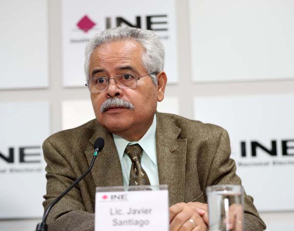 Consejero Electoral e integrante de la Comisión Temporal de Presupuesto, Javier Santiago Castillo.