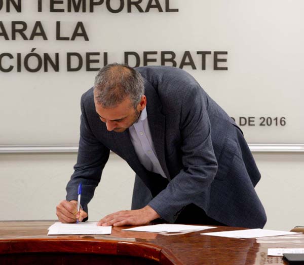 Consejero Electoral Benito Nacif Hernández Presidente de la Comisión temporal encargada de la organización del debate de la candidata y los candidatos al Gobierno de Colima.