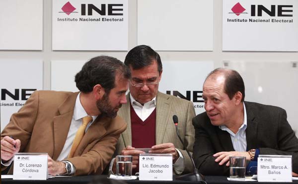 Consejero Presidente Lorenzo Córdova Vianello, Secretario Ejecutivo Edmundo Jacobo Molina y  Consejero Electoral Marco Antonio Baños Martínez.