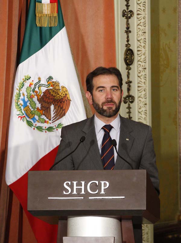 Consejero Presidente del IINE Lorenzo Córdova Vianello.