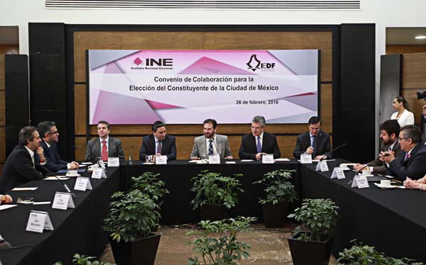 Firma del Convenio de colaboración para la Elección del Constituyente de la Ciudad de México INE-IEDF.