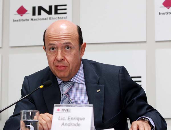 Consejero Electoral y Presidente de la Comisión del Registro Federal de Electores Enrique Andrade González.