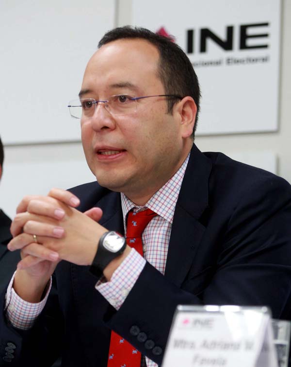 Consejero Electoral Ciro Murayama Rendón.

