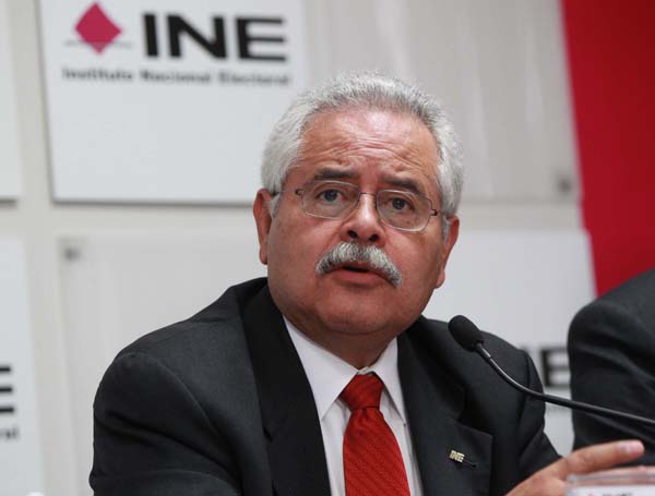 Consejero Electoral Javier Santiago Castillo.

