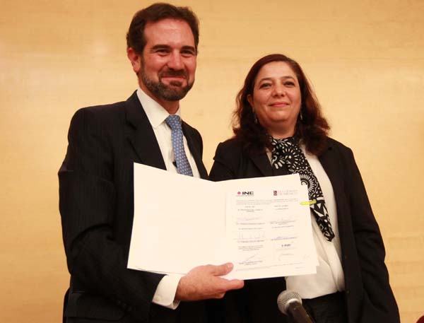 Consejero  Presidente del INE Lorenzo Córdova Vianello y la Presidenta del COLMEX Silvia Giorguli Salcedo.