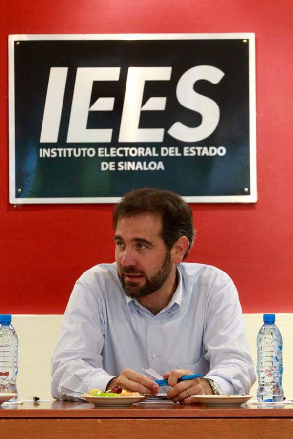 Consejero Presidente del INE Lorenzo Córdova Vianello en el Instituto Electoral del Estado de Sinaloa.