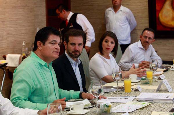 Mesa de distensión con el Gobernador del Estado de Sinaloa Luis Mario López Valdez.