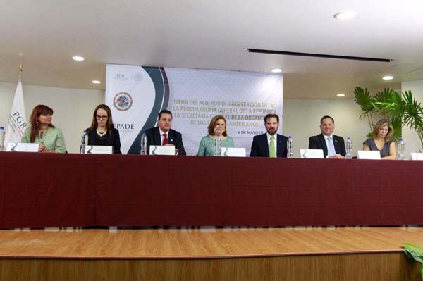Firma del Acuerdo de Cooperación entre la PGR y  la Secretaría General de la OEA.