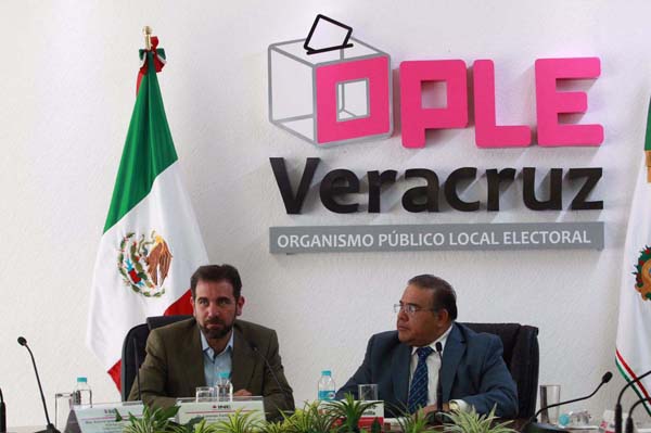Consejero Presidente del INE Lorenzo Córdova Vianello y el Consejero Presidente del Organismo Público Local del Electoral de  Veracruz José Alejandro Bonilla Bonilla.