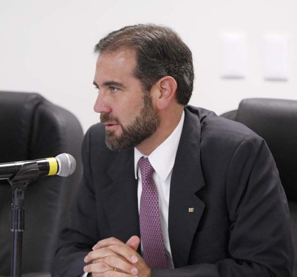  Consejero Presidente del INE Lorenzo Córdova Vianello.


