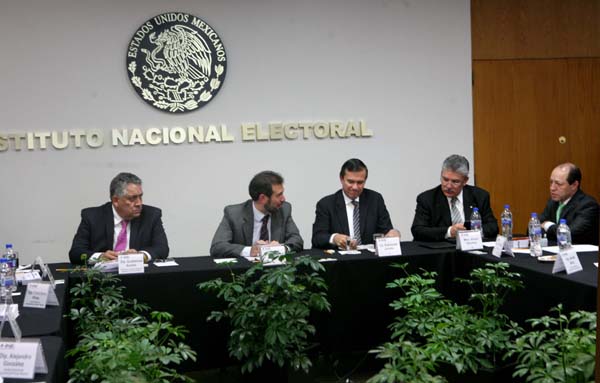 Reunión con la Comisión Especial de Seguimiento al Proceso Electoral.