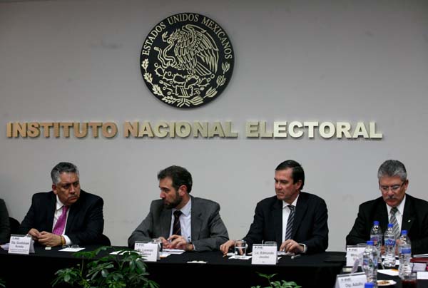 Reunión con la Comisión Especial de Seguimiento al Proceso Electoral.