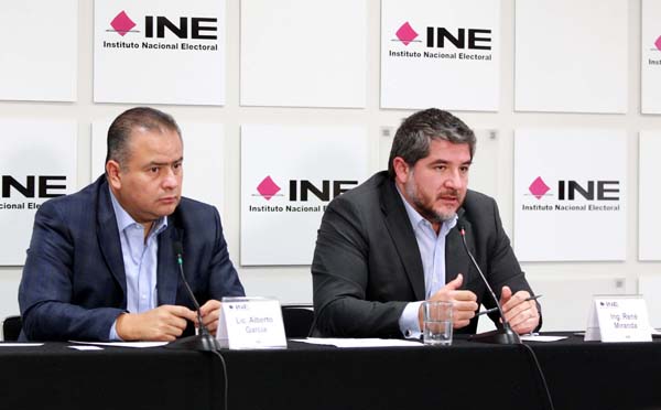  Coordinador Nacional de Comunicación Social Alberto García Sarubbi y el Director Ejecutivo del Registro Federal de Electores René Miranda Jaimes.