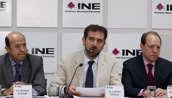 Consejero Electoral Enrique Andrade González, Consejero Presidente Lorenzo Córdova Vianello y el Consejero Electoral Marco Antonio Baños Martínez.