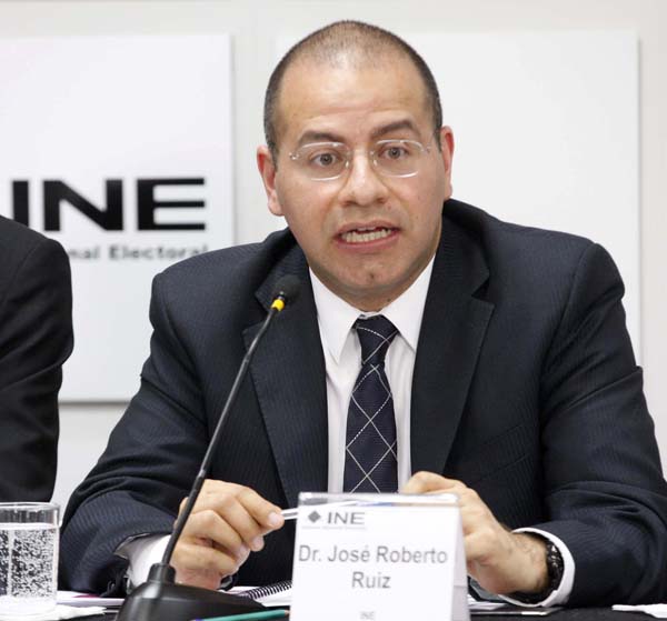 Consejero Electoral Roberto Ruiz Saldaña.