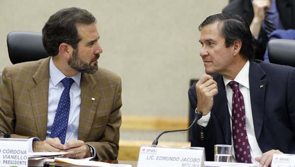 Consejero Presidente del INE Lorenzo Córdova Vianello y el Secretario Ejecutivo Edmundo Jacobo Molina.