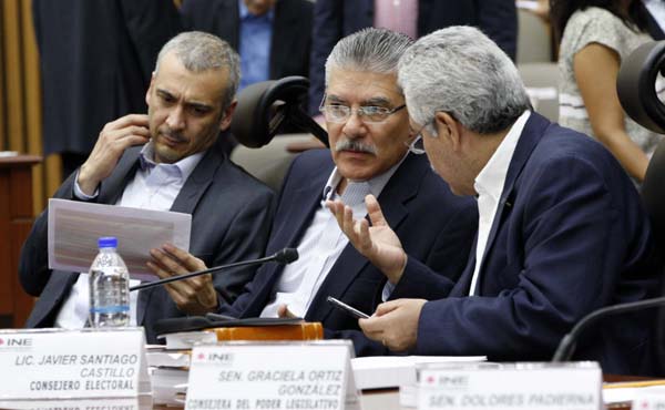  Consejeros Electorales  Benito Nacif Hernández, Arturo Sánchez Gutiérrez  y Javier Santiago Castillo. 