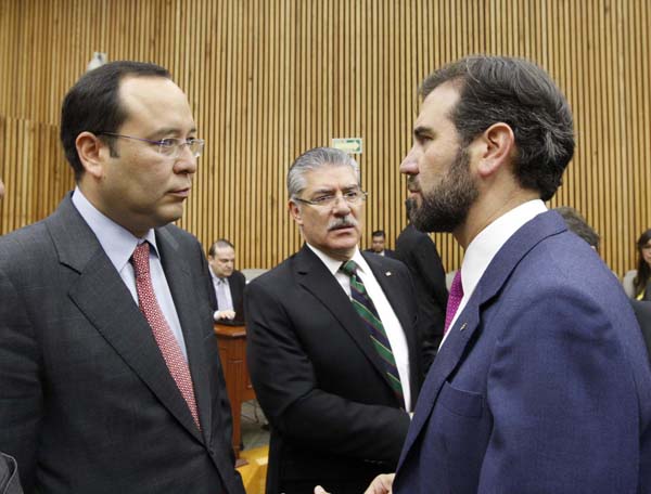 Consejero Presidente del INE Lorenzo Córdova Vianello y los Consejeros Electorales Arturo Sánchez Gutiérrez y Ciro Murayama Rendón.