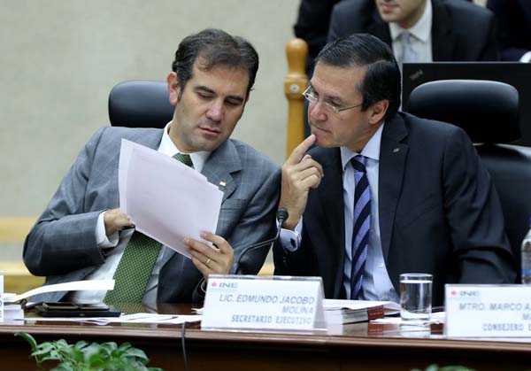 Consejero Presidente del INE Lorenzo Córdova Vianello y el Secretario Ejecutivo Edmundo Jacobo Molina 