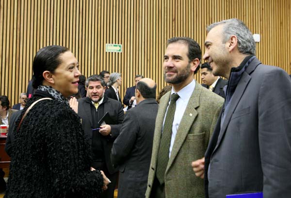 Consejera Electoral Adriana Favela Herrera, Consejero Presidente Lorenzo Córdova Vianello y el Consejero Electoral Benito Nacif Hernández.