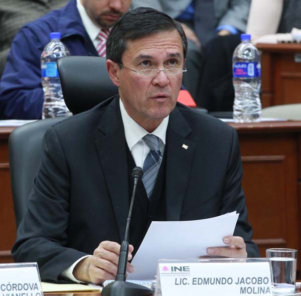 Secretario Ejecutivo Edmundo Jacobo Molina. 