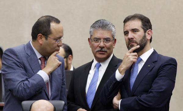 Consejeros Electorales Ciro Murayama Rendón, Arturo Sánchez Gutiérrez y el Consejero Presidente Lorenzo Córdova Vianello.