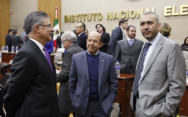 Consejeros Electorales Arturo Sánchez Gutiérrez, Enrique Andrade González y Benito Nacif Hernández.