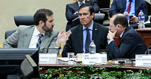 Consejero Presidente Lorenzo Córdova Vianello, Secretario Ejecutivo Edmundo Jacobo Molina y el Consejero Electoral Marco Antonio Baños Martínez.

