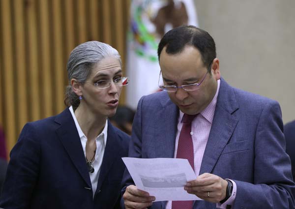 Consejera y Consejero Electorales Pamela San Martín Ríos y Valles y  Ciro Murayama Rendón.