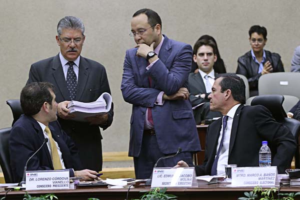 Consejero Presidente Lorenzo Córdova Vianello, Consejeros Electorales Arturo Sánchez Gutérrez, Ciro Murayama Rendón y el Secretario Ejecutivo Edmundo Jacobo Molina.