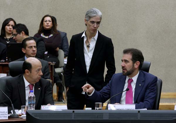 Consejera y Consejero Electorales Enrique Andrade González, Pamela San Martín Ríos y Valles y el Consejero Presidente Lorenzo Córdova Vianello.
