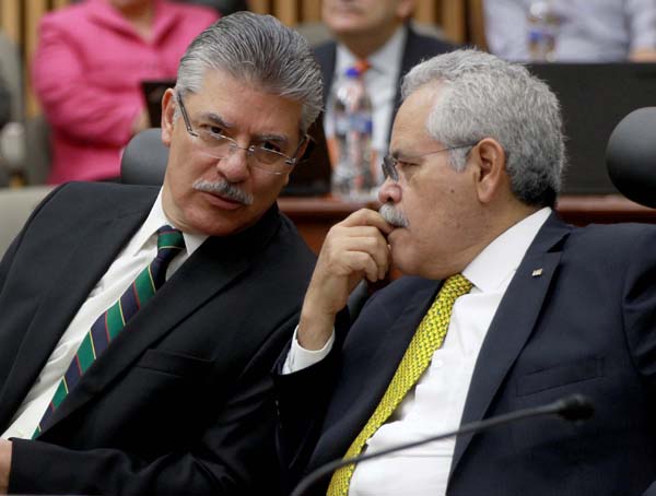 Consejeros Electorales Arturo Sánchez Gutiérrez  y Javier Santiago Castillo. 