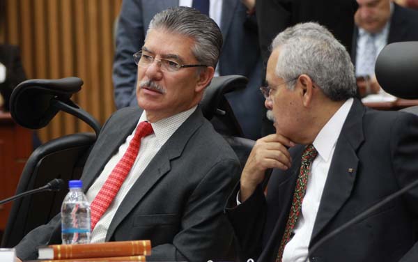 Consejeros Electorales Arturo Sánchez Gutiérrez  y Javier Santiago Castillo 
