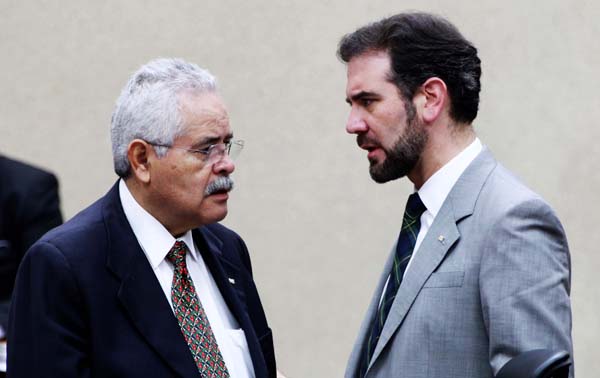 Consejero Electoral Javier Santiago Castillo y el Consejero Presidente Lorenzo Córdova Vianello.