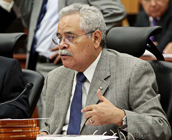 Consejero Electoral Javier Santiago Castillo. 
