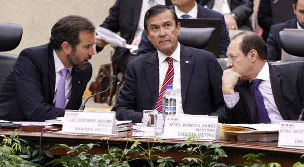 Consejero Presidente Lorenzo Córdova Vianello, Secretario Ejecutivo Edmundo Jacobo Molina y Consejero Electoral Marco Antonio Baños Martínez.