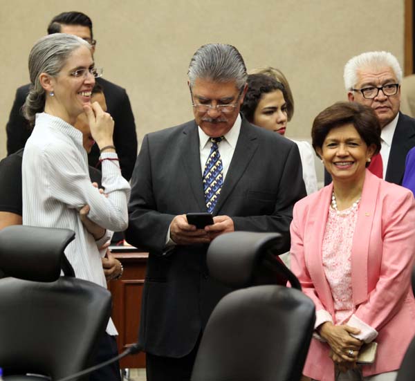 Consejeras y Consejero Electorales  Pamela San Martín Ríos y Valles, Arturo Sánchez Gutiérrez y Beatriz Galindo Centeno.