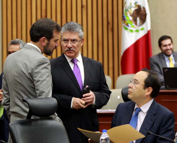 Consejero Presidente Lorenzo Córdova Vianello y los Consejeros Electorales  Arturo Sánchez Gutiérrez  y  Ciro Murayama Rendón.