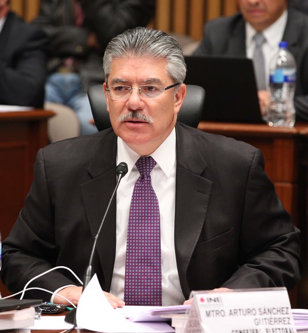 Consejero Electoral del  INE Arturo Sánchez Gutiérrez.