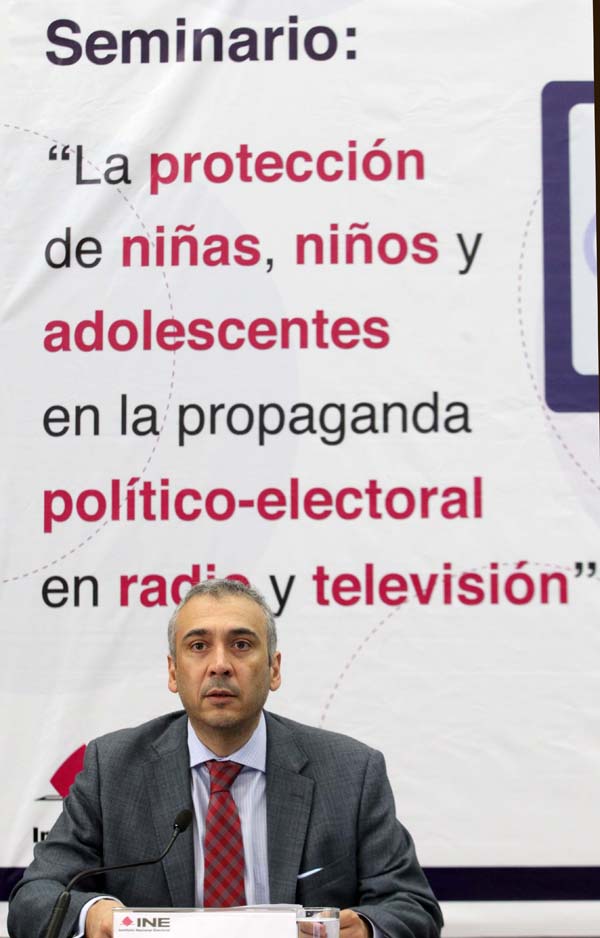 Consejero Electoral y Presidente del Comité de Radio y Televisión Benito Nacif Hernández.
