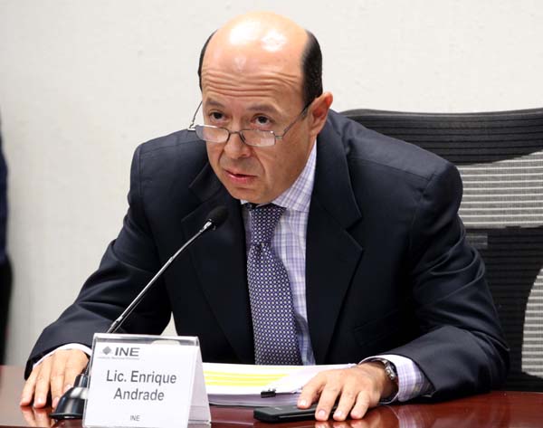Presidente de la Comisión temporal del Voto de los Mexicanos en el Extranjero, Consejero Electoral Enrique Andrade González.