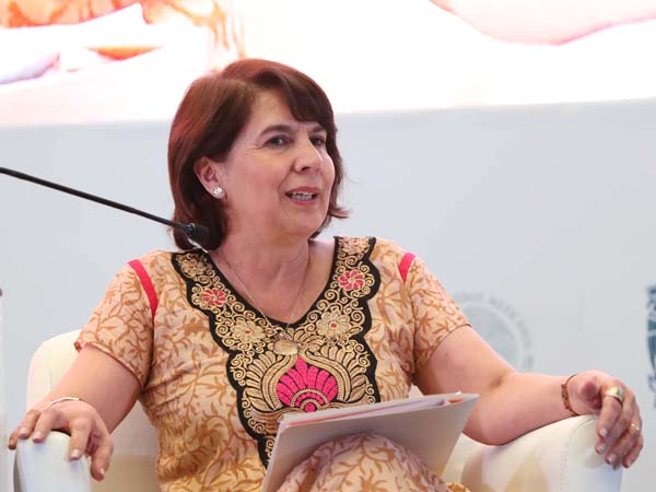  Ex Presidenta de Ecuador Rosalía Arteaga en el Conversatorio II Poder, educación y democracia. La cultura política latinoamericana en el siglo XXI.