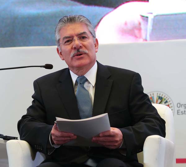 Consejero Electoral Arturo Sánchez Gutiérrez en la Sesión IV Participación ciudadana y el fortalecimiento democrático.