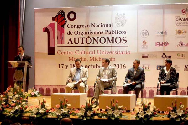 Inauguración del 11° Congreso Nacional de Organismos Públicos Autónomos, en el Centro Cultural Universitario, Morelia, Michoacán.