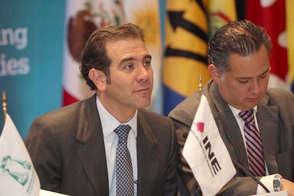 Consejero Presidente del INE Lorenzo Córdova Vianello y el Titular de la FEPADE Santiago Castillo Nieto.