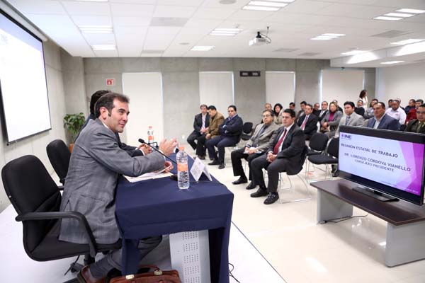 Reunión del Consejero Presidente del INE Lorenzo Córdova Vianello con la estructura de la Junta Local de Guanajuato.