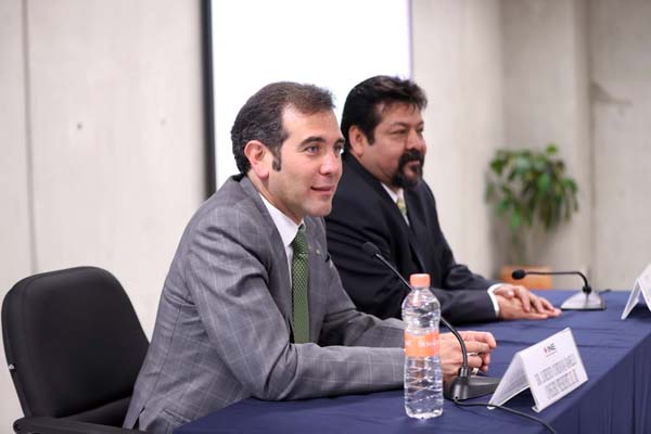 Consejero Presidente del INE Lorenzo Córdova Vianello y el  Vocal Ejecutivo de la Junta Local de Guanajuato Jaime Juárez Jasso.