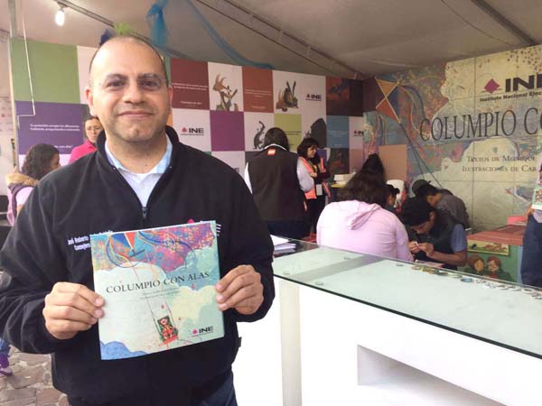 Consejero Electoral Roberto Ruíz Saldaña en la Feria Internacional del Libro Infantil y Juvenil 2016.